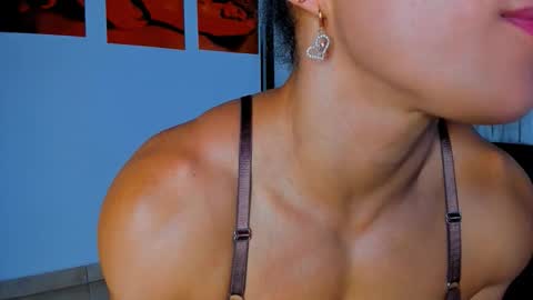 Snapshot of alexiafit chatting on 09.29.25 alexiafit online show from 09.29.25