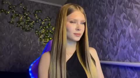 Snapshot of alexialunaris chatting on 06.15.26 Alexia online show from 06.15.26