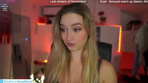 Snapshot of alexis___texas chatting on 11.30.25 Alexis Texas online show from 11.30.25