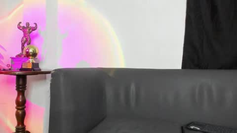 Snapshot of alexroyce_ chatting on 05.16.26 ALEX ROYCE online show from 05.16.26