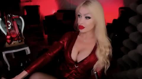 Snapshot of alfa_female chatting on 09.08.25 AlfaFemale online show from 09.08.25