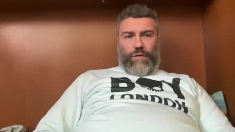 Snapshot of alfali chatting on 10.26.25 alfali online show from 10.26.25