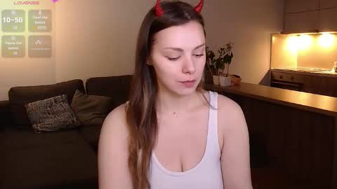 Snapshot of ali_cooper chatting on 11.02.25 Alison online show from 11.02.25