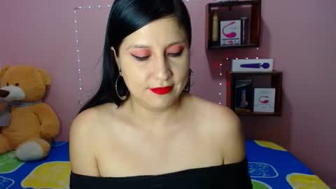 Snapshot of ali_squirt chatting on 10.18.25 alixia online show from 10.18.25