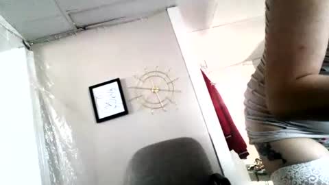 Snapshot of ali_tayler chatting on 12.14.25 ali_tayler online show from 12.14.25