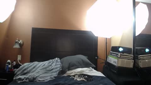 Snapshot of aliasalien008 chatting on 11.22.25 Daddy Girls online show from 11.22.25