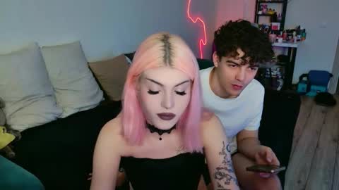 Snapshot of alice118james chatting on 09.14.25 alice and james online show from 09.14.25