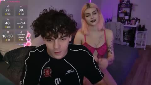 Snapshot of alice118james chatting on 09.21.25 alice and james online show from 09.21.25