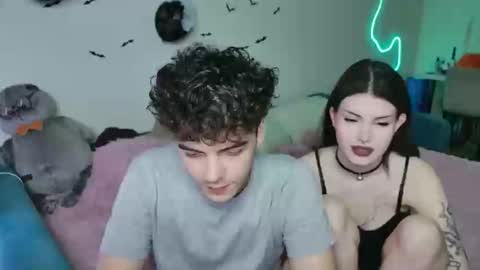 Snapshot of alice118james chatting on 10.17.25 alice and james online show from 10.17.25