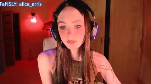 Snapshot of alice__aris chatting on 05.13.26 Alice Aris online show from 05.13.26