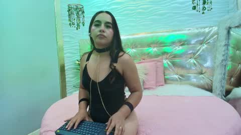 Snapshot of alice__bennett chatting on 04.06.26 Alice online show from 04.06.26