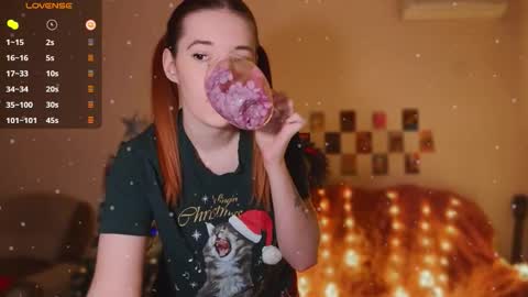 Snapshot of alice__madness chatting on 12.21.25 Alice online show from 12.21.25