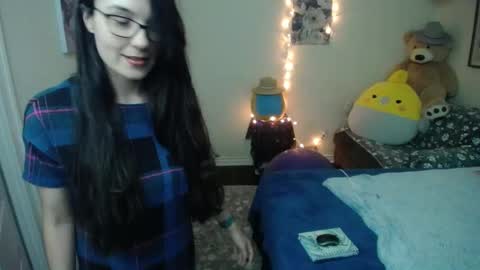 Snapshot of alice_asks chatting on 10.01.25 Alice Asks online show from 10.01.25