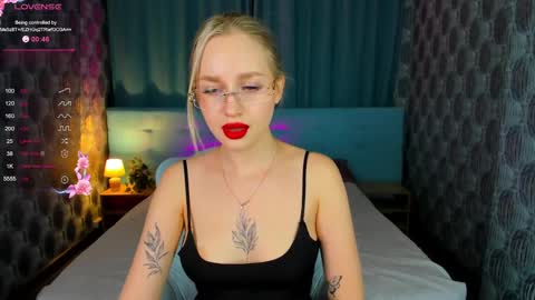 Snapshot of alice_elf chatting on 01.10.25 Alice online show from 01.10.25