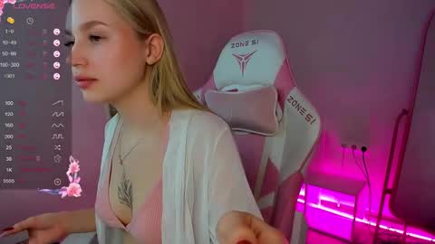 Snapshot of alice_elf chatting on 01.24.25 Alice online show from 01.24.25