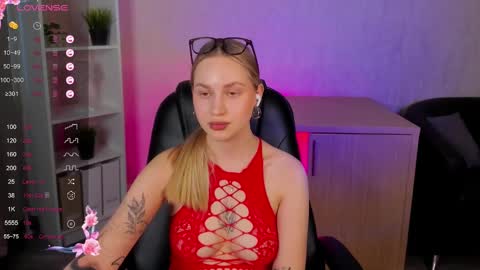 Snapshot of alice_elf chatting on 02.21.25 Alice online show from 02.21.25