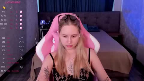 Snapshot of alice_elf chatting on 02.26.25 Alice online show from 02.26.25