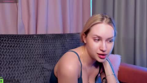 Snapshot of alice_elf chatting on 09.11.25 Alice online show from 09.11.25