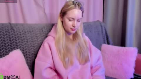 Snapshot of alice_elf chatting on 09.15.25 Alice online show from 09.15.25