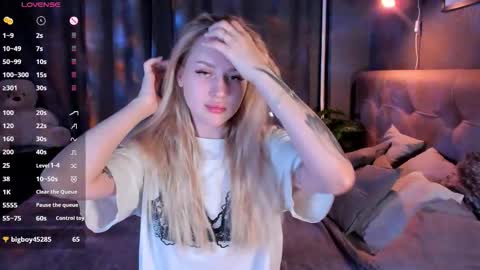 Snapshot of alice_elf chatting on 09.22.25 Alice online show from 09.22.25