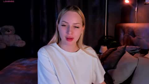 Snapshot of alice_elf chatting on 09.25.25 Alice online show from 09.25.25