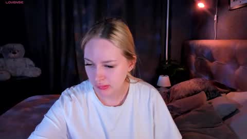 Snapshot of alice_elf chatting on 09.25.25 Alice online show from 09.25.25