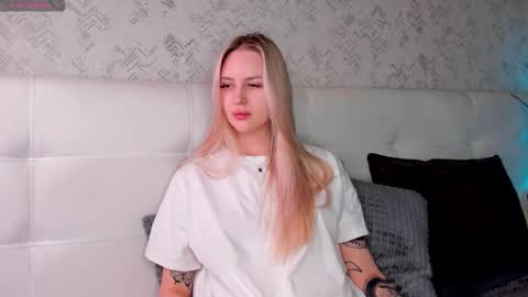 Snapshot of alice_elf chatting on 10.01.25 Alice online show from 10.01.25