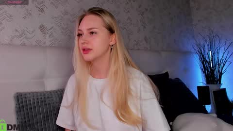 Snapshot of alice_elf chatting on 10.22.25 Alice online show from 10.22.25