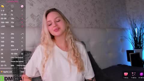 Snapshot of alice_elf chatting on 10.23.25 Alice online show from 10.23.25