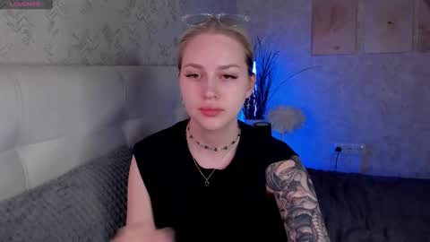 Snapshot of alice_elf chatting on 11.10.25 Alice online show from 11.10.25