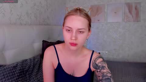 Snapshot of alice_elf chatting on 11.30.25 Alice online show from 11.30.25