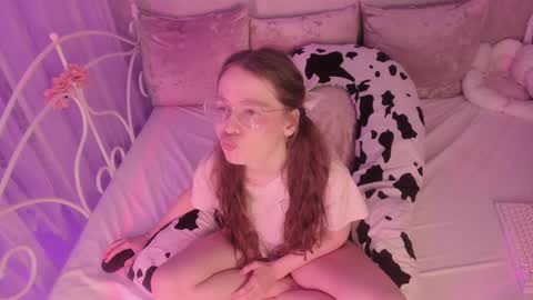 Snapshot of alice_kinky_girl chatting on 03.01.25 Alice online show from 03.01.25