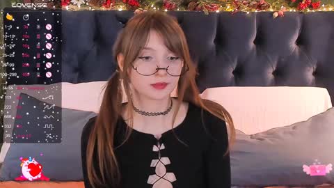 Snapshot of alice_langley chatting on 02.04.25 Alice 3 online show from 02.04.25