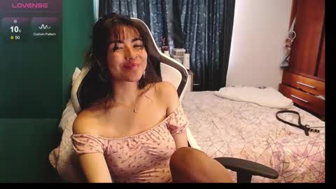 Snapshot of alice_middle01 chatting on 12.02.25 Alice online show from 12.02.25