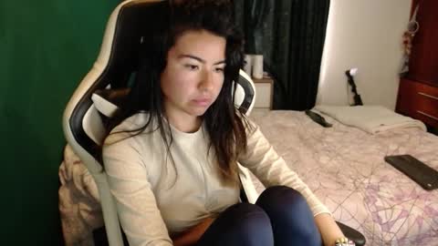 Snapshot of alice_middle01 chatting on 12.17.25 Alice online show from 12.17.25