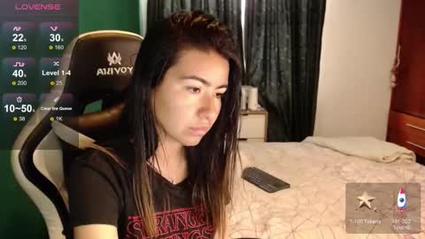 Snapshot of alice_middle01 chatting on 12.22.25 Alice online show from 12.22.25