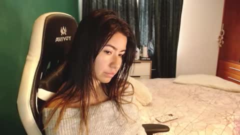 Snapshot of alice_middle01 chatting on 01.06.26 Alice online show from 01.06.26