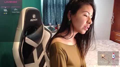 Snapshot of alice_middle01 chatting on 01.07.26 Alice online show from 01.07.26