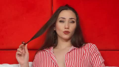 Snapshot of alice_munro chatting on 12.30.24 AliceMunro online show from 12.30.24