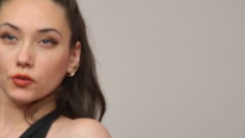 Snapshot of alice_munro chatting on 01.05.25 AliceMunro online show from 01.05.25