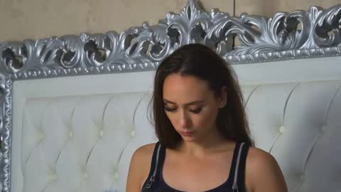 Snapshot of alice_munro chatting on 09.15.25 AliceMunro online show from 09.15.25