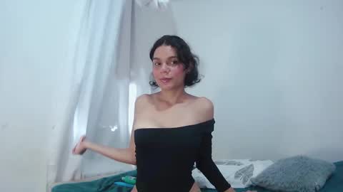 Snapshot of alice_paola chatting on 09.22.25 alice_paola online show from 09.22.25