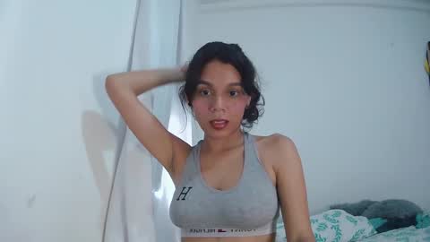 Snapshot of alice_paola chatting on 09.23.25 alice_paola online show from 09.23.25