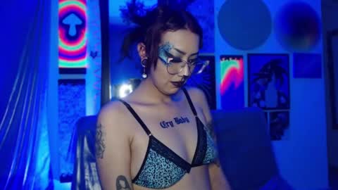 Snapshot of alice_phantom chatting on 01.11.25 online show from 01.11.25