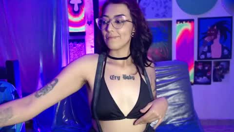 Snapshot of alice_phantom chatting on 01.21.25 online show from 01.21.25