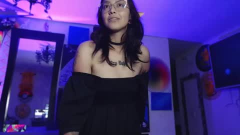 Snapshot of alice_phantom chatting on 01.23.25 online show from 01.23.25