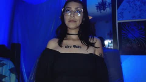 Snapshot of alice_phantom chatting on 01.23.25 online show from 01.23.25