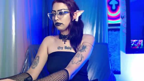 Snapshot of alice_phantom chatting on 03.05.25 online show from 03.05.25