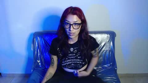 Snapshot of alice_phantom chatting on 12.02.25 online show from 12.02.25