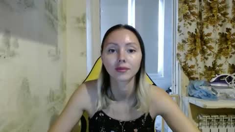 Snapshot of alice_smiles chatting on 10.11.25 Alice smiles online show from 10.11.25